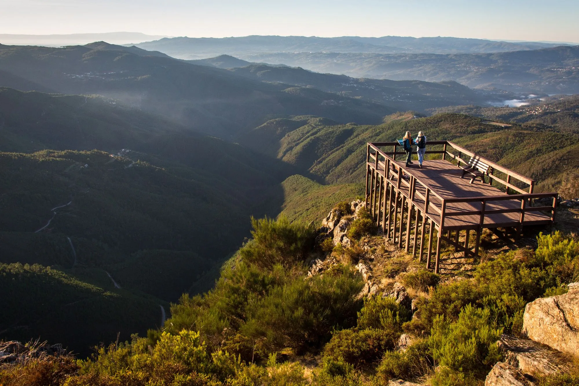 Miradouro em plástico reciclado da Floema.