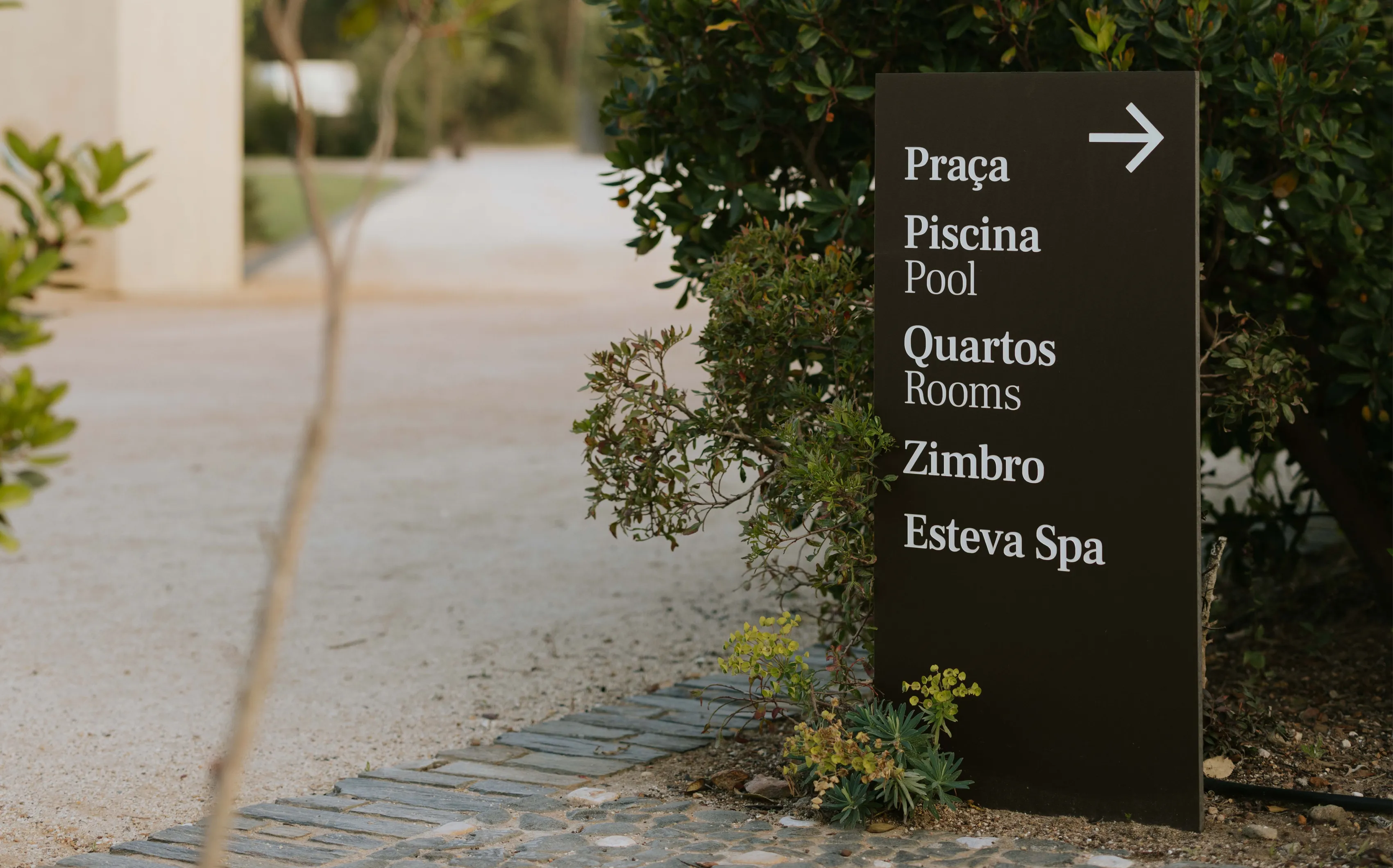 Totem direcional de exterior da Floema Details para Palmares